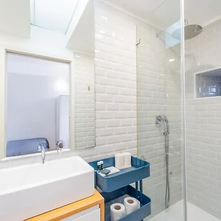 Charming By Upperground Apartment Porto